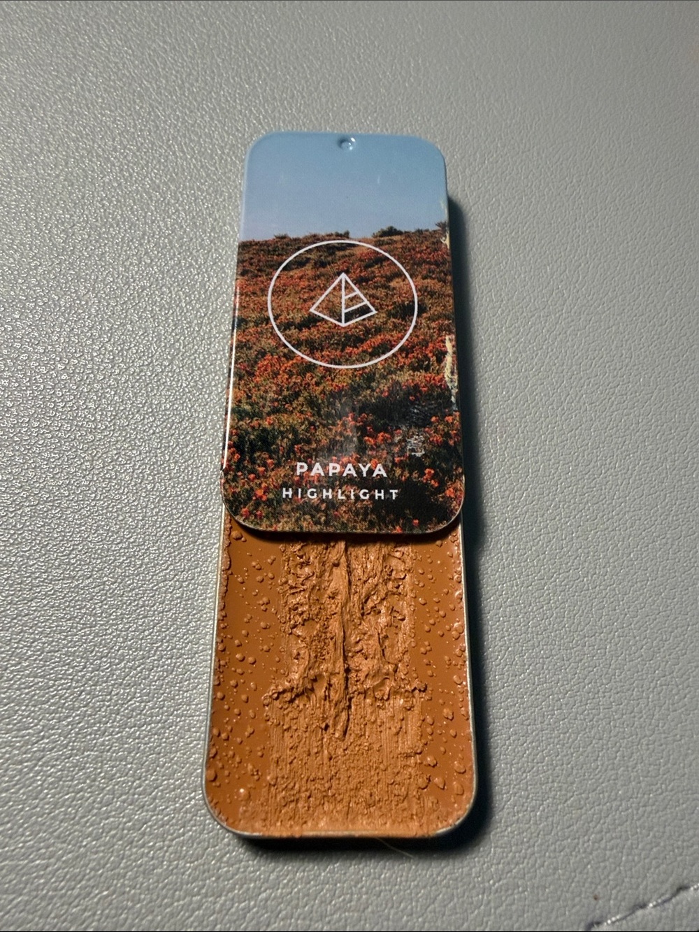 Mascara Papaya Highlight Tin with Floral Trim